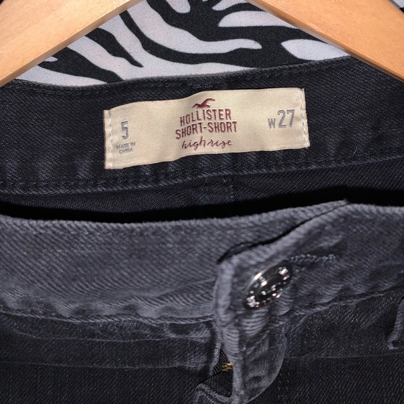 Black ripped shorts - Picture 3 of 3